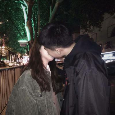 超唯美超甜的情头 情侣头像甜蜜接吻一对两张