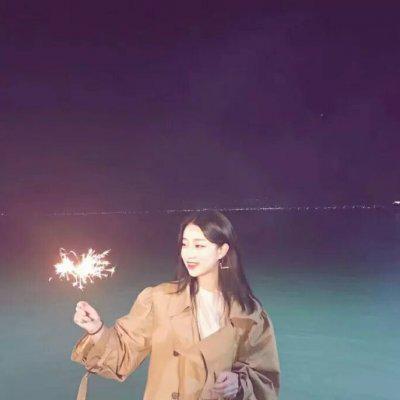 岁月也磨灭不了对你的喜欢 好看的真人情侣头像图片一男一女