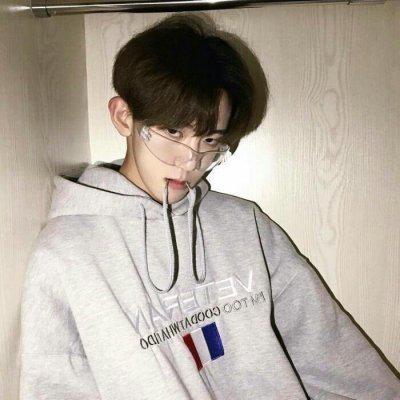 岁月也磨灭不了对你的喜欢 好看的真人情侣头像图片一男一女