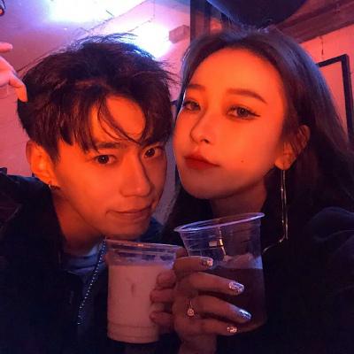 走的就是另类风 拒绝撞头的情侣头像