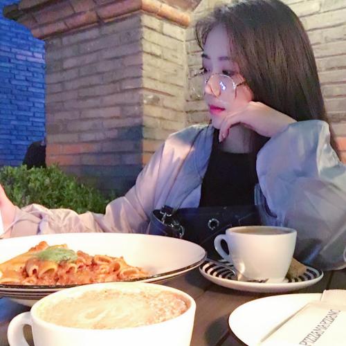 文艺范情侣高清图片 2021好看的真人情头一左一右