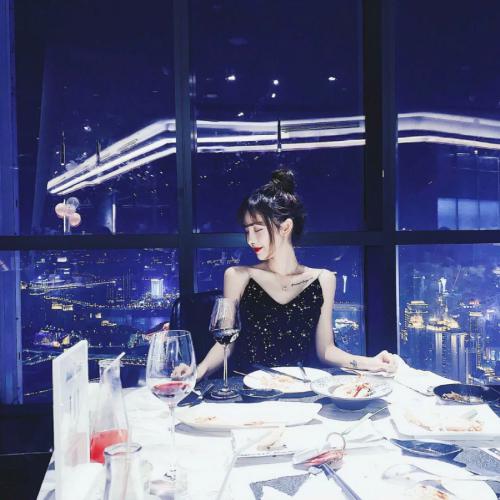 高清唯美一对两张 抖音流行的情侣头像一人一半