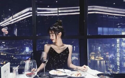 时尚达人一男一女 低调又好看的情侣头像真人