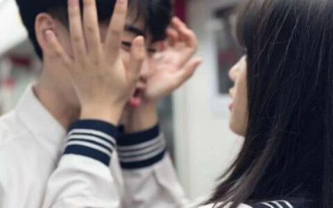 情侣头像双人污真人 甜蜜的接吻情侣头像双人