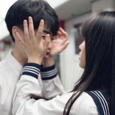 情侣头像双人污真人 甜蜜的接吻情侣头像双人