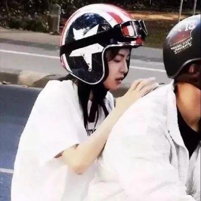 情侣头像双人污真人 甜蜜的接吻情侣头像双人