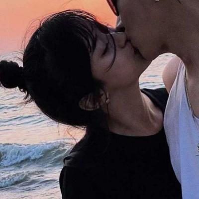 情侣头像双人污真人 甜蜜的接吻情侣头像双人