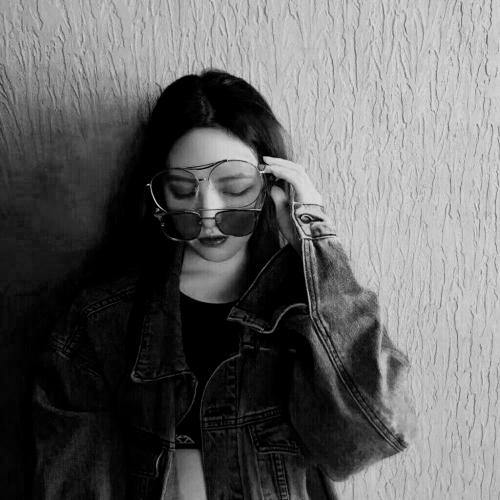 独一无二一男一女 情侣头像一人一张真人分开