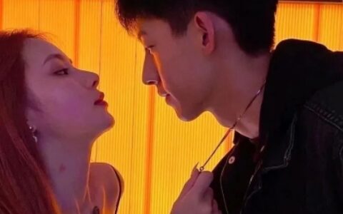 一对两张的高清情侣真人头像图片 好看又撩人的情侣头像