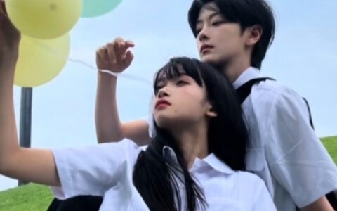 高清青春年少的学生情头一左一右图片 学生专用情头真人