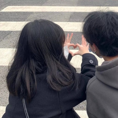 情侣之间互相对望的头像 温馨情侣小日常头像