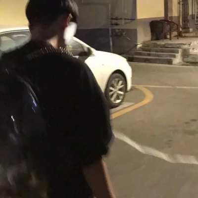 高清一左一右的最火学生情侣头像真人图片 学生情侣头像真人
