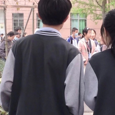 高清一左一右的最火学生情侣头像真人图片 学生情侣头像真人