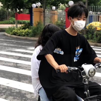 情侣真人头像2021最火一对两张高清图片