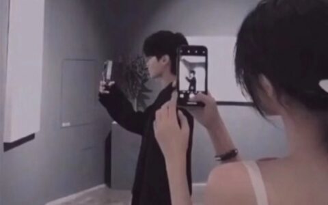 情侣头像一左一右露背高清图片