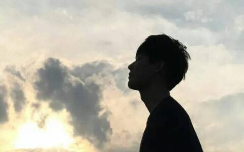 高清甜蜜真人情侣微信头像一人一半图 情侣头像一人一半真人热恋