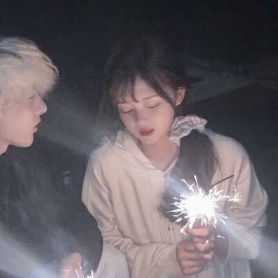 一左一右的清晰的情侣头像真人图片 情侣头像高质量真人
