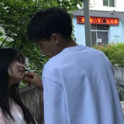 高清甜蜜刺激一点的情侣头像真人图片 情侣头像暧昧真人