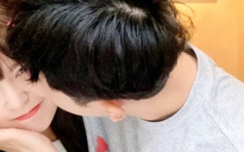 高清情侣头像双人亲吻一对两张图片 情侣头像超撩的吻