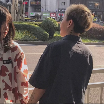 一左一右高清的好看真人不露脸情头图片 不露脸情头半身情头