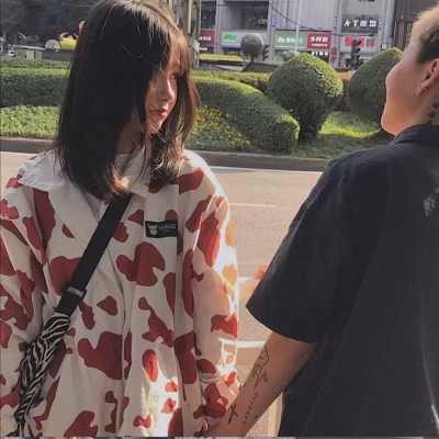 一左一右高清的好看真人不露脸情头图片 不露脸情头半身情头
