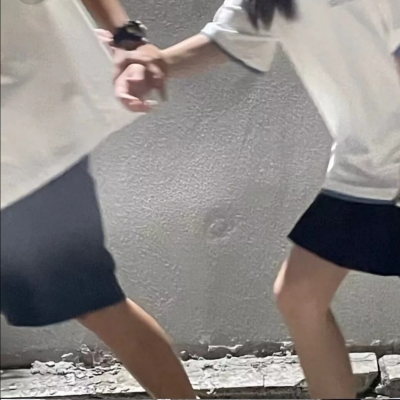 一左一右高清的好看真人不露脸情头图片 不露脸情头半身情头
