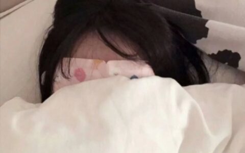 高清一男一女的高级情侣头像单人图片 单人分开情侣头像