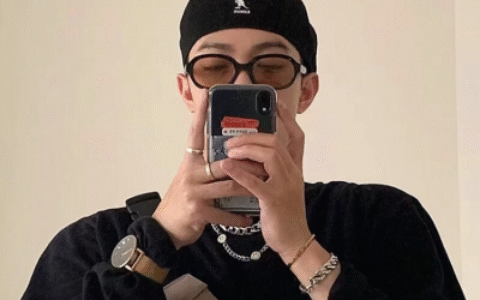 戴眼镜一男一女超酷情侣头像图片