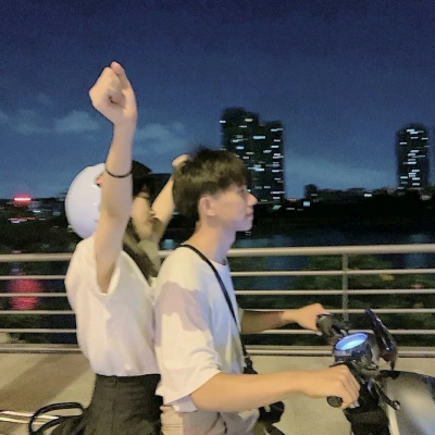 一左一右情侣头像一张两人不烂大街图片 不烂大街的高清情侣头像