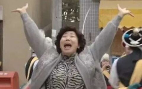 高清一男一女搞怪的沙雕老人情头搞怪一对两张图片 老人情头超火