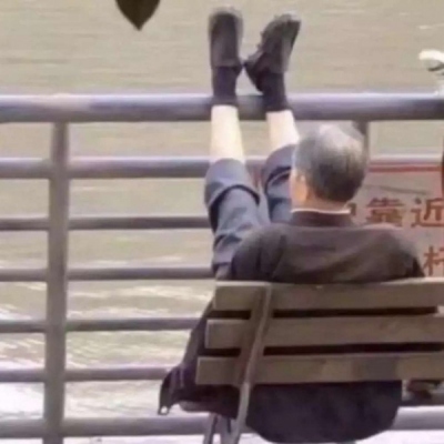 高清一男一女搞怪的沙雕老人情头搞怪一对两张图片 老人情头超火