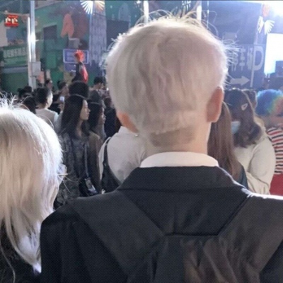 高清超宠溺摸头情侣头像真人无水印图片 超宠溺情侣头像抖音