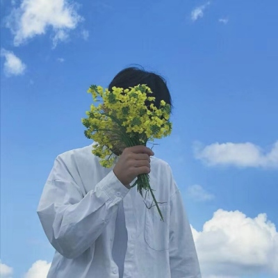 春天拿花一男一女不露脸情头图片