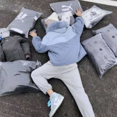 高清一男一女最不明显的情侣头像图片 情侣头像不明显的