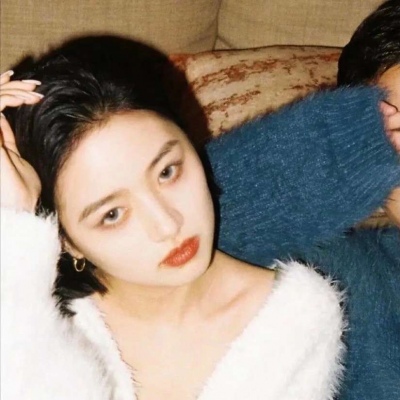成熟好看的暧昧情侣头像一左一右图片 高清唯美情侣暧昧头像