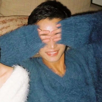 成熟好看的暧昧情侣头像一左一右图片 高清唯美情侣暧昧头像