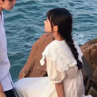 成熟好看的暧昧情侣头像一左一右图片 高清唯美情侣暧昧头像