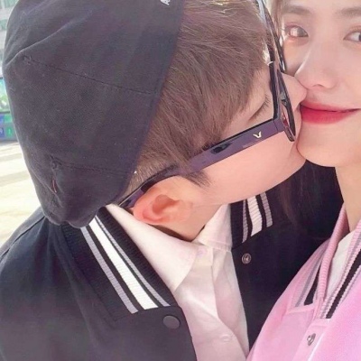 甜蜜情侣头像二人两张一对真人 特好看的真人情侣头像一对两张