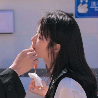 甜蜜情侣头像二人两张一对真人 特好看的真人情侣头像一对两张