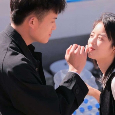 甜蜜情侣头像二人两张一对真人 特好看的真人情侣头像一对两张