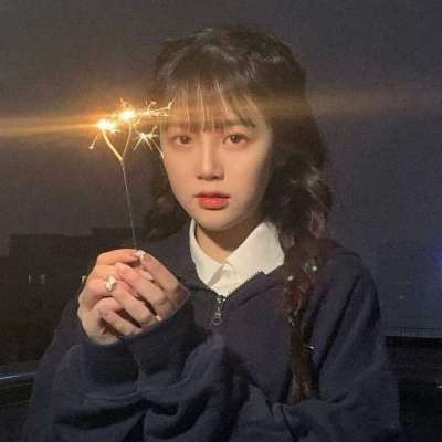 高清一男一女的2021最新单人情侣头像图片 2021单人情侣头像