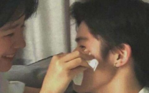 高清真人情侣头像暧昧一对两张图片 暧昧情侣头像一对