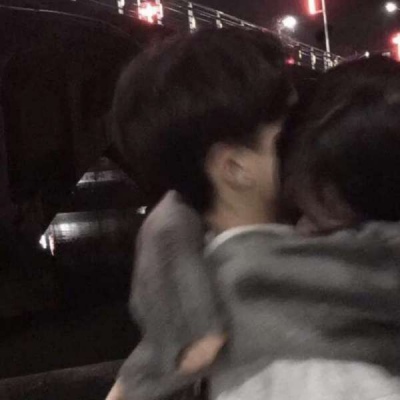 高清真人情侣头像暧昧一对两张图片 暧昧情侣头像一对