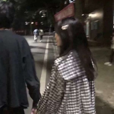 高清真人情侣头像暧昧一对两张图片 暧昧情侣头像一对