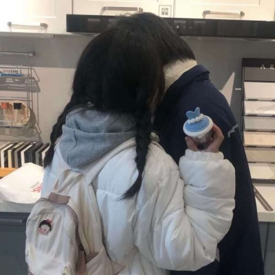 高清真人情侣头像暧昧一对两张图片 暧昧情侣头像一对