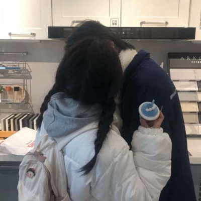 高清真人情侣头像暧昧一对两张图片 暧昧情侣头像一对