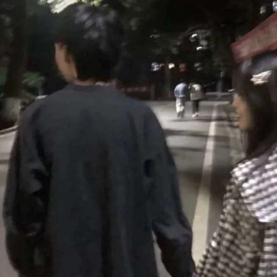 高清真人情侣头像暧昧一对两张图片 暧昧情侣头像一对