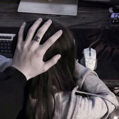 高清摸头情侣头像一对两张真人图片 情侣头像超甜摸头杀
