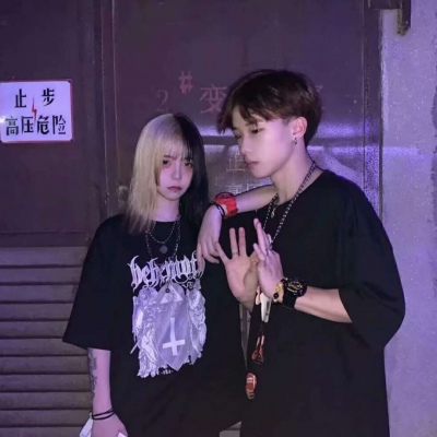 真人情头一对亲密一点
