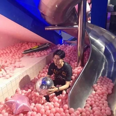 高清好看情侣头像美女帅哥一人一半图片 美女帅哥情侣头像分开